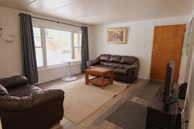 Foto del edificio - 10811 S Lloyd Dr