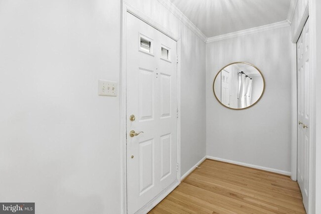 Building Photo - 10137 Village Knolls Ct