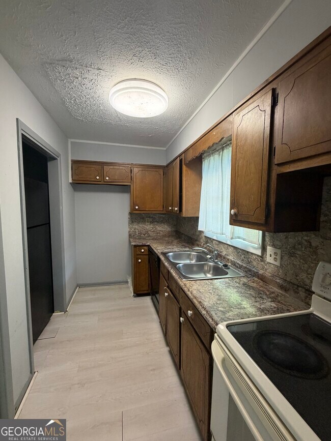 Foto del edificio - 1045 Laurel Ct