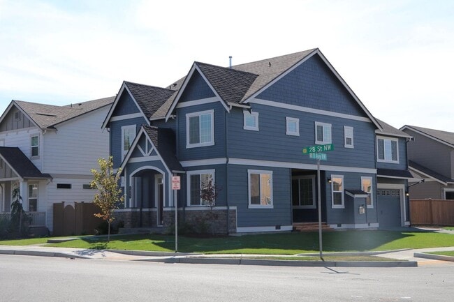 Building Photo - Beautiful Downtown Puyallup Corner Lot
