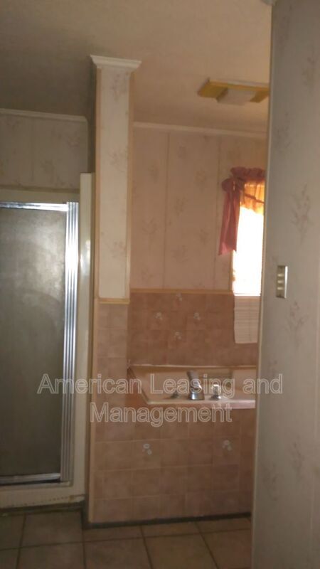 Building Photo - 2237 Robinhood Ave