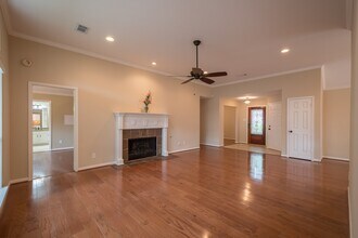 Building Photo - 16015 Lausanne Dr