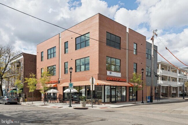 Foto del edificio - 100 Forrest Ave