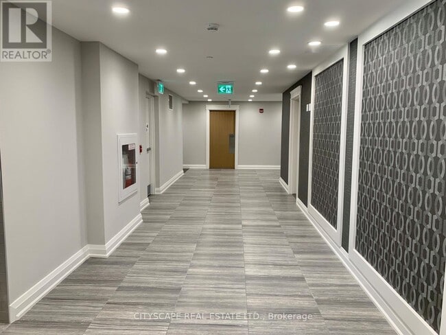 Building Photo - 128-128 Grovewood Common