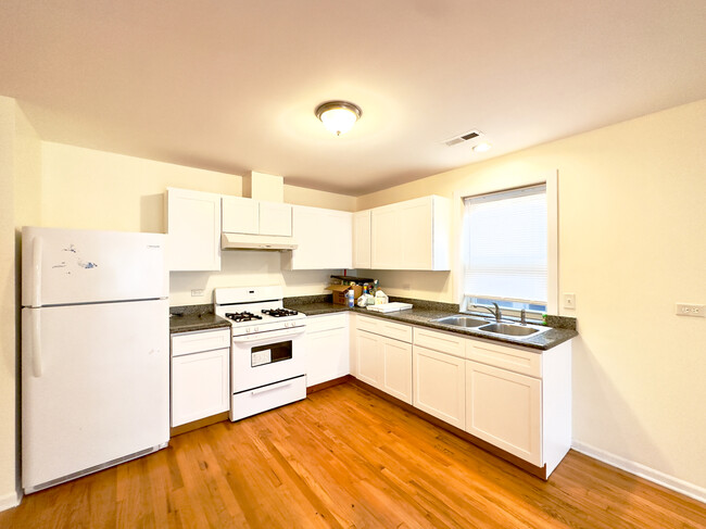 Building Photo - 2856 W 38th St