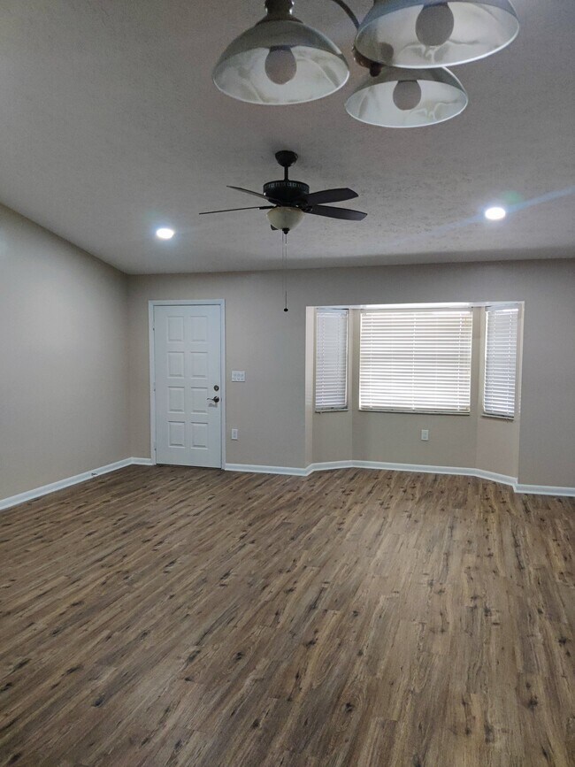 Building Photo - 4502 Mercado Dr