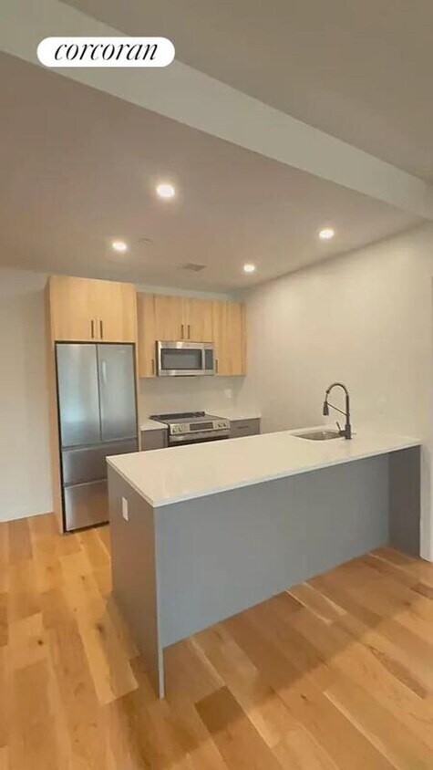 Foto principal - 143-26 84th Rd