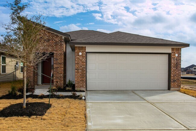 Building Photo - 3 Bedrom 2 bath with a 2 car garage in Mid...