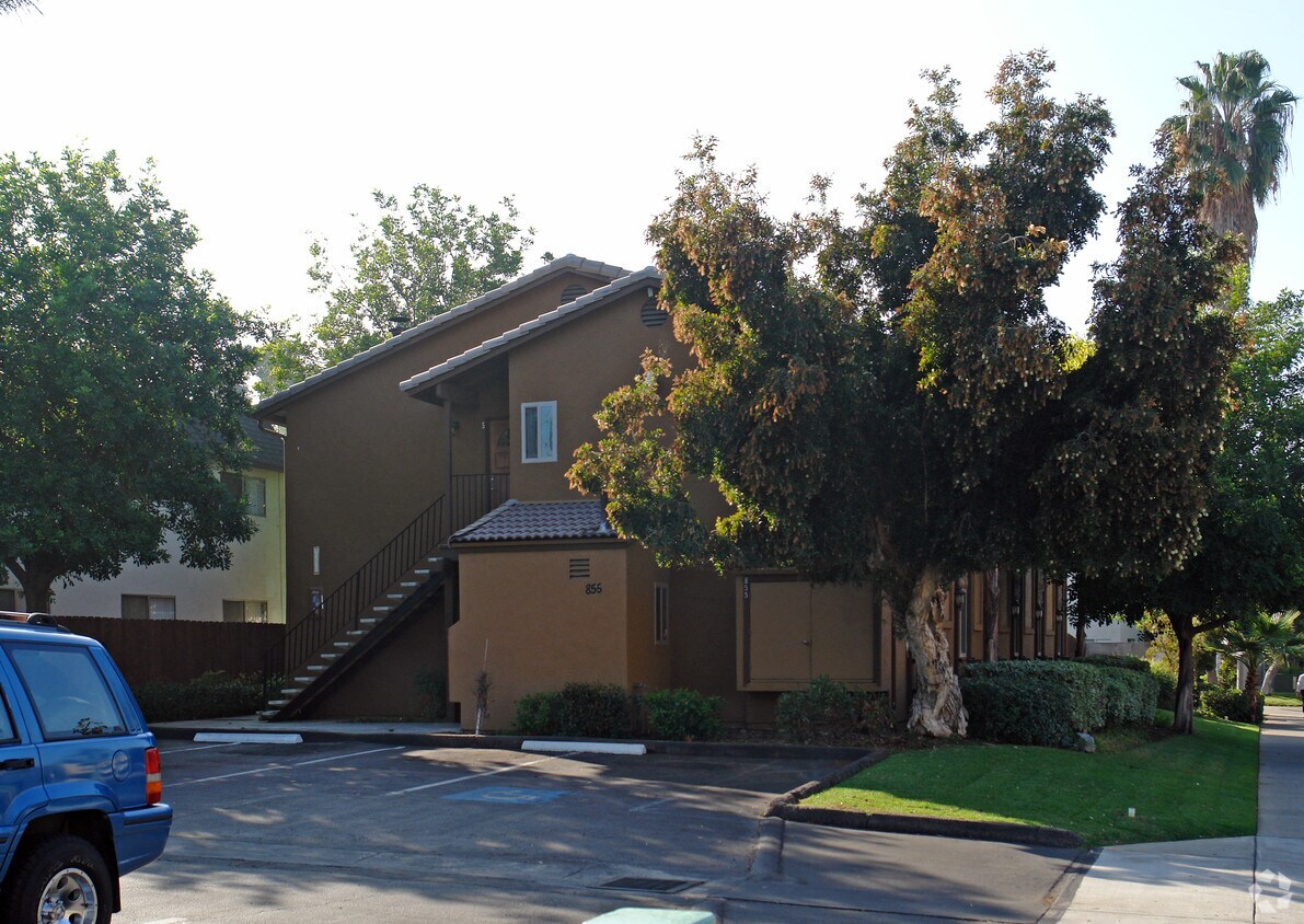 Building Photo - Lexington Condominiums