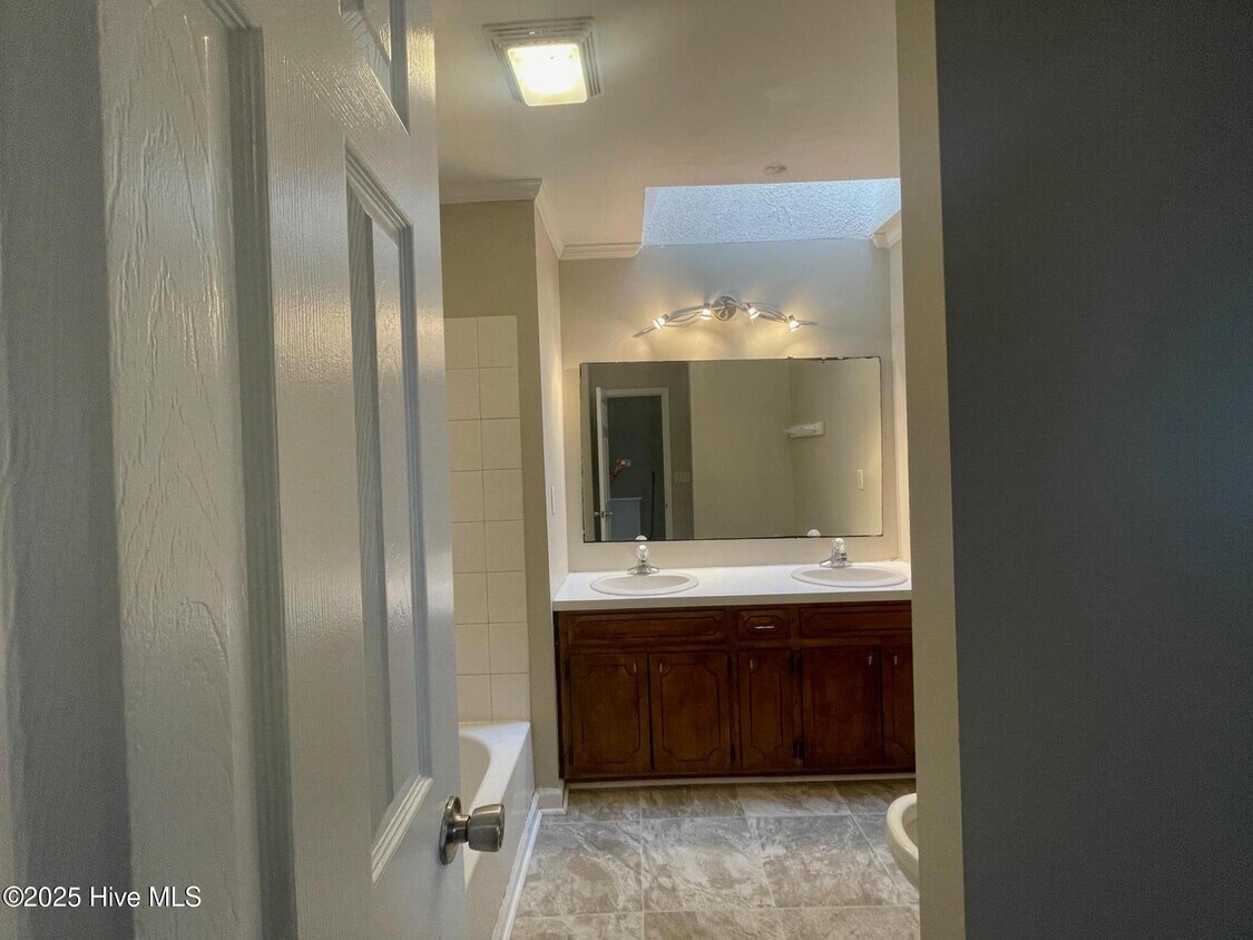 Foto principal - 1109 Grovemont Dr