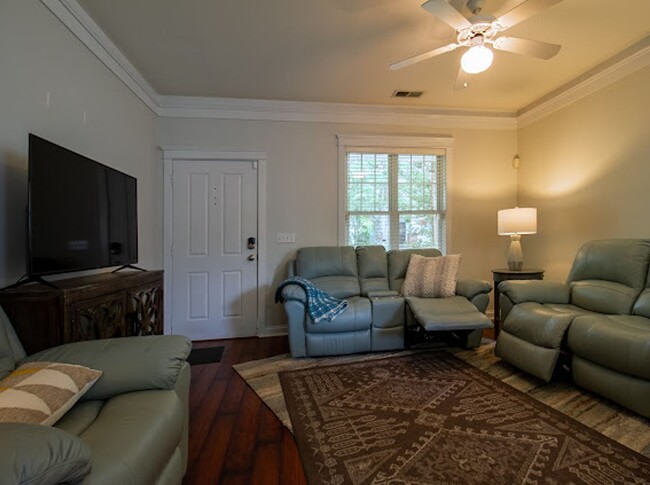 Foto del edificio - Charming home in the heart of Ballantyne!