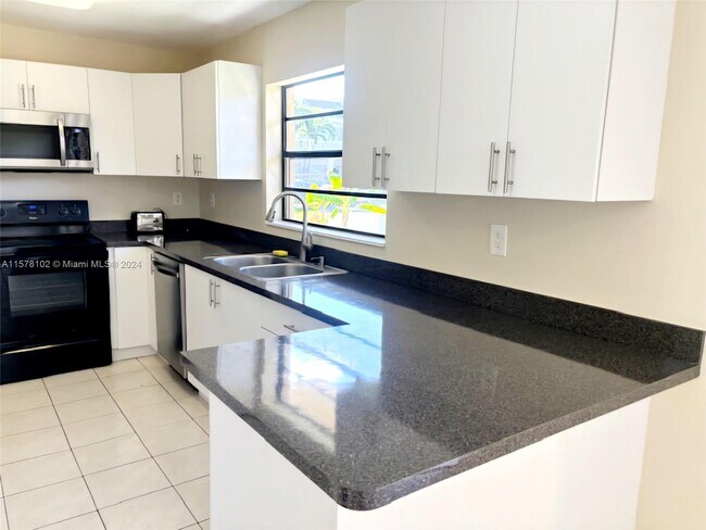 Foto del edificio - 10957 SW 25th St