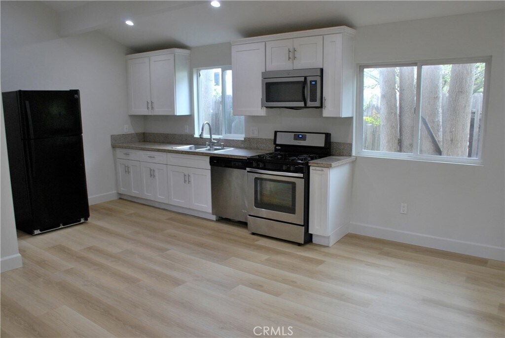 Foto principal - 7053 Corbin Ave