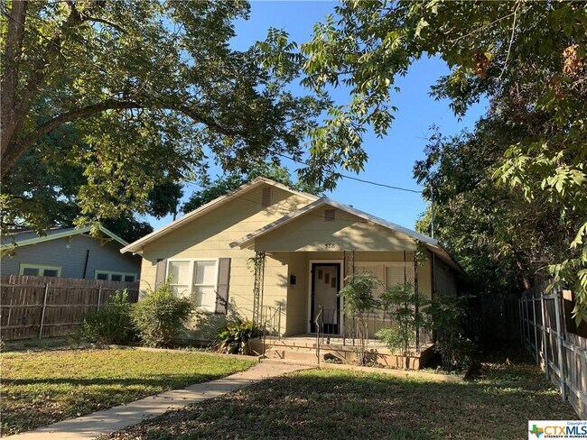 Building Photo - 588 S Castell Ave