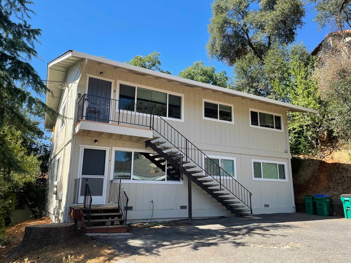 Exterior - 435 S Shepherd St