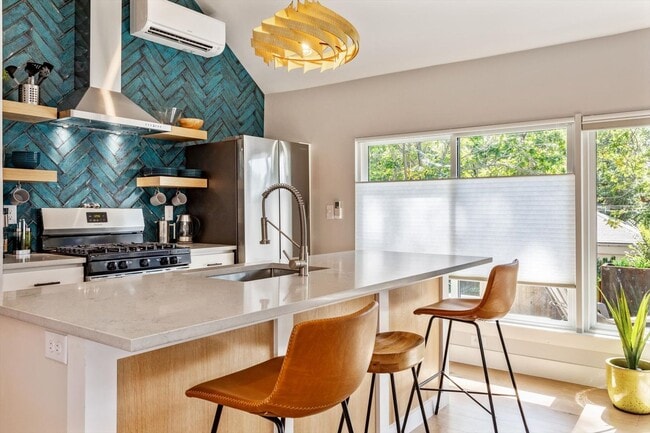 One Bedroom furnished ADU/apartment in The Highlands. - One Bedroom furnished ADU/apartment in The Highlands.