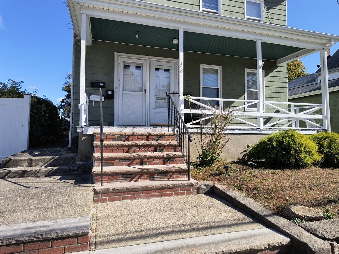 32 Pleasant St Unit 1, Wakefield, MA 01880 Apartments in Wakefield, MA