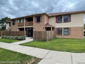 Building Photo - 19317 Surrey Ln