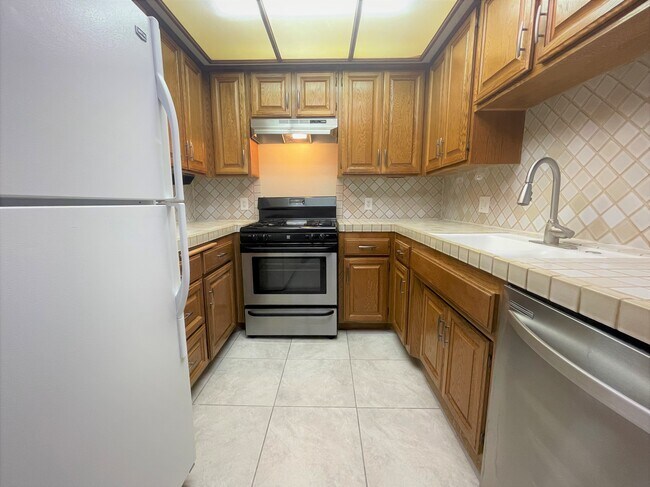 Foto del edificio - 8512 Tuscany Ave