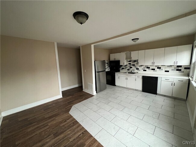 Foto del edificio - 217 W Yates St