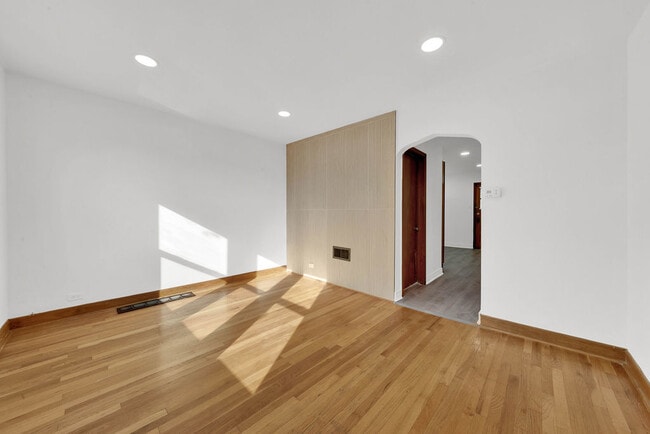 Foto del edificio - 5527 S Mason Ave