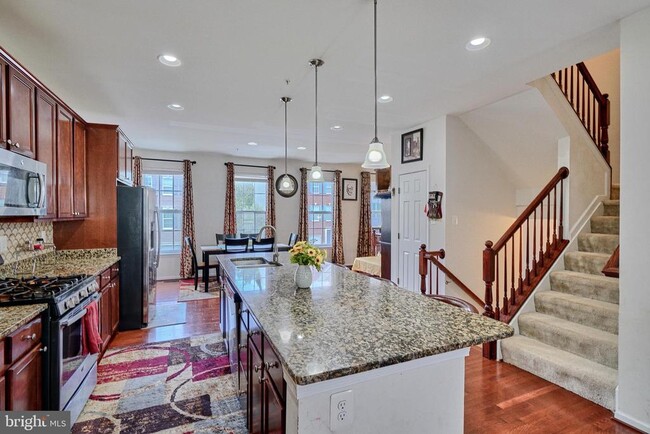 Building Photo - 7863 River Rock Way