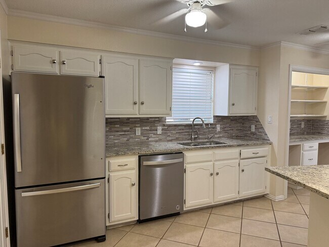 Building Photo - 15 N Broken Bow Cir