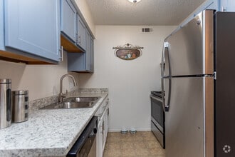 2BR, 1BA - 1000 SF - Colony Hills Apartments