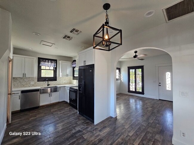 Building Photo - VINTAGE HOME BUILT IN 1926