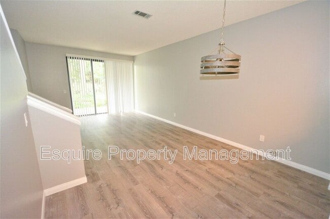 Foto del edificio - 703 Arneill Rd