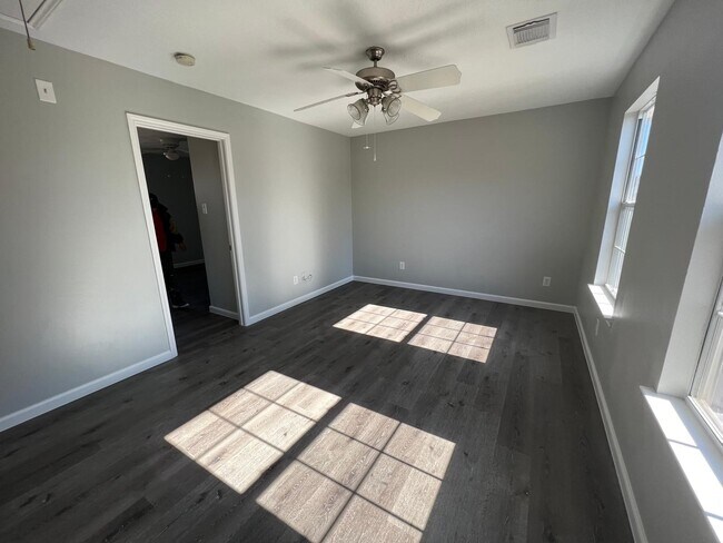 Foto del edificio - 19451 Nasworthy Dr