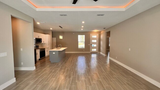 Foto del edificio - BEAUTIFUL 4 Bedroom, 2 Bathroom Home in Po...