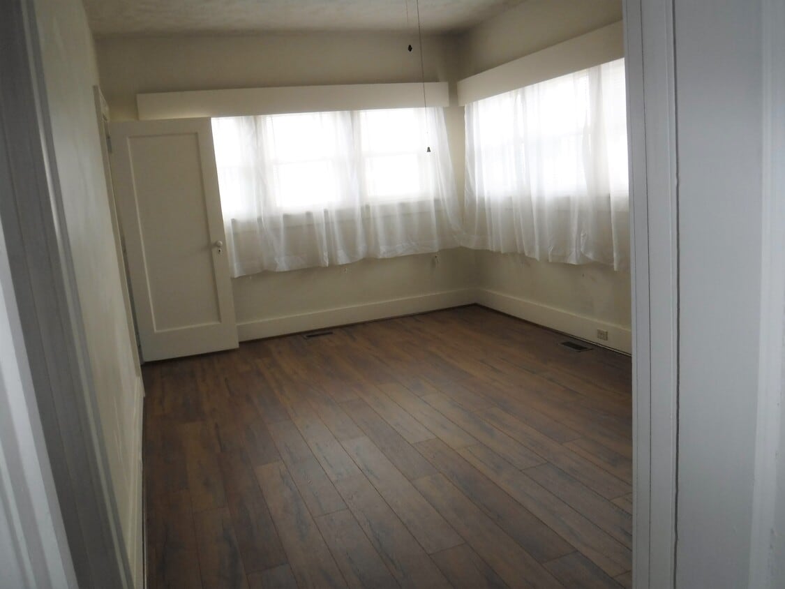 810 W 3rd St Unit 810 Downstairs, Marion, IN 46952 Apartments in