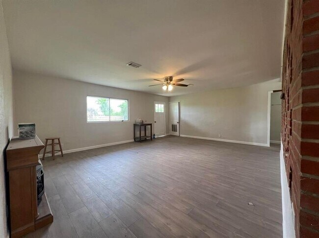Building Photo - 208 Jones Rd