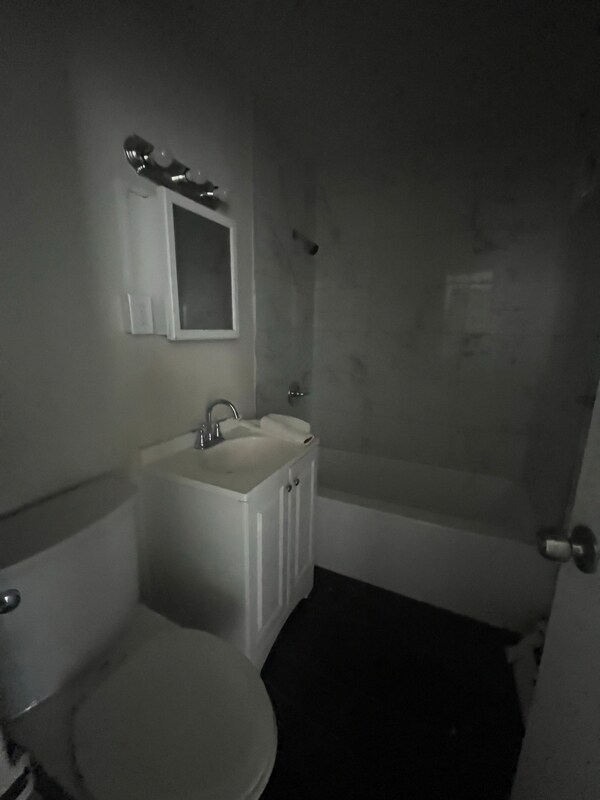 Building Photo - 475 Park Ave