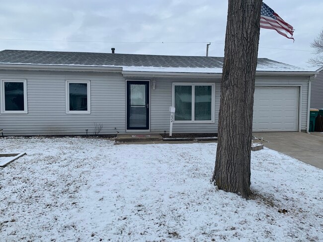 Building Photo - 624 Belmont Dr