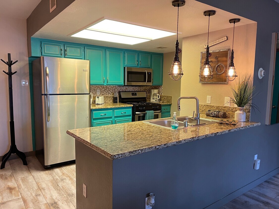 Foto principal - 8070 W Russell Rd