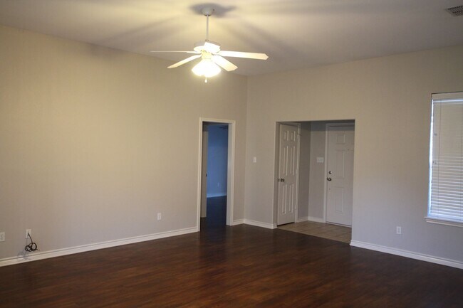 Foto del edificio - Beautiful 3 Bedroom 2 Bath Home in Flint!