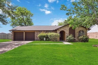 Building Photo - 3611 Drawbridge Dr