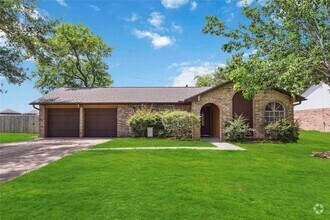 Building Photo - 3611 Drawbridge Dr