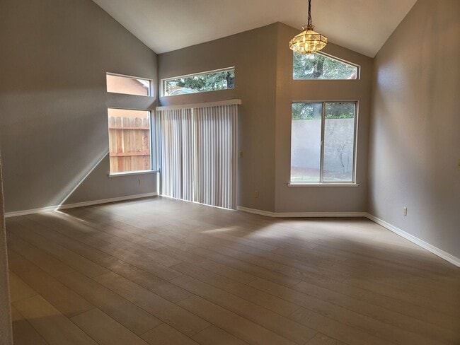 Foto del edificio - Oakdale Beauty