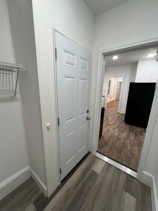 Cuarto de barro - 5206 King Hill Ave