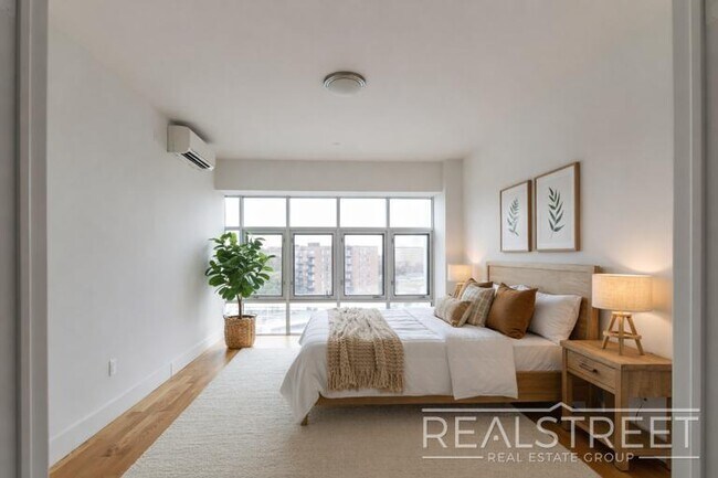 Foto del edificio - LUXURY 2.5 Bed  in Queens!