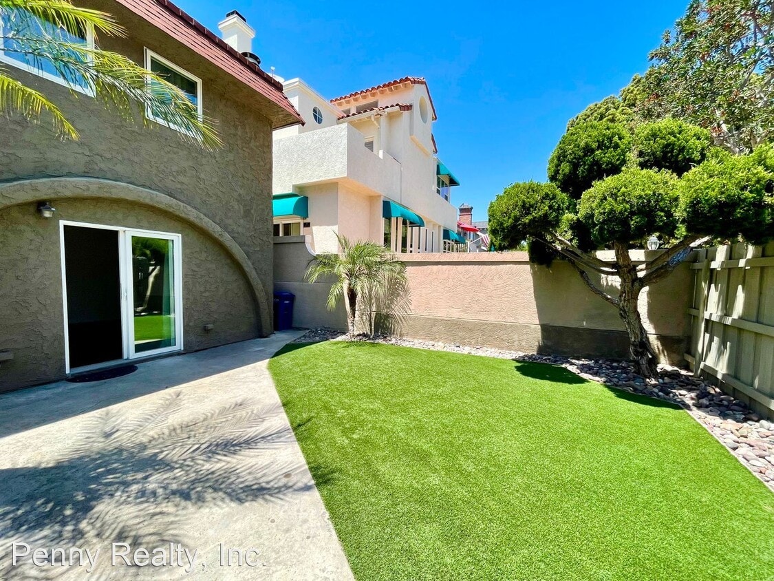 2 br, 1.5 bath House 770 E St. House Rental in Coronado, CA