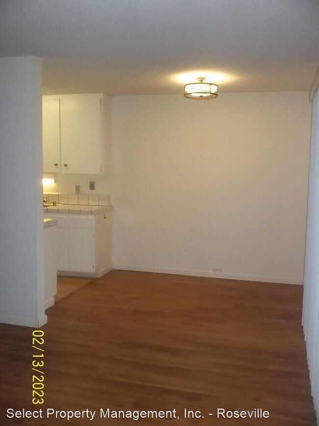 Building Photo - 1 br, 1 bath House - 780 Woodside Lane E #3