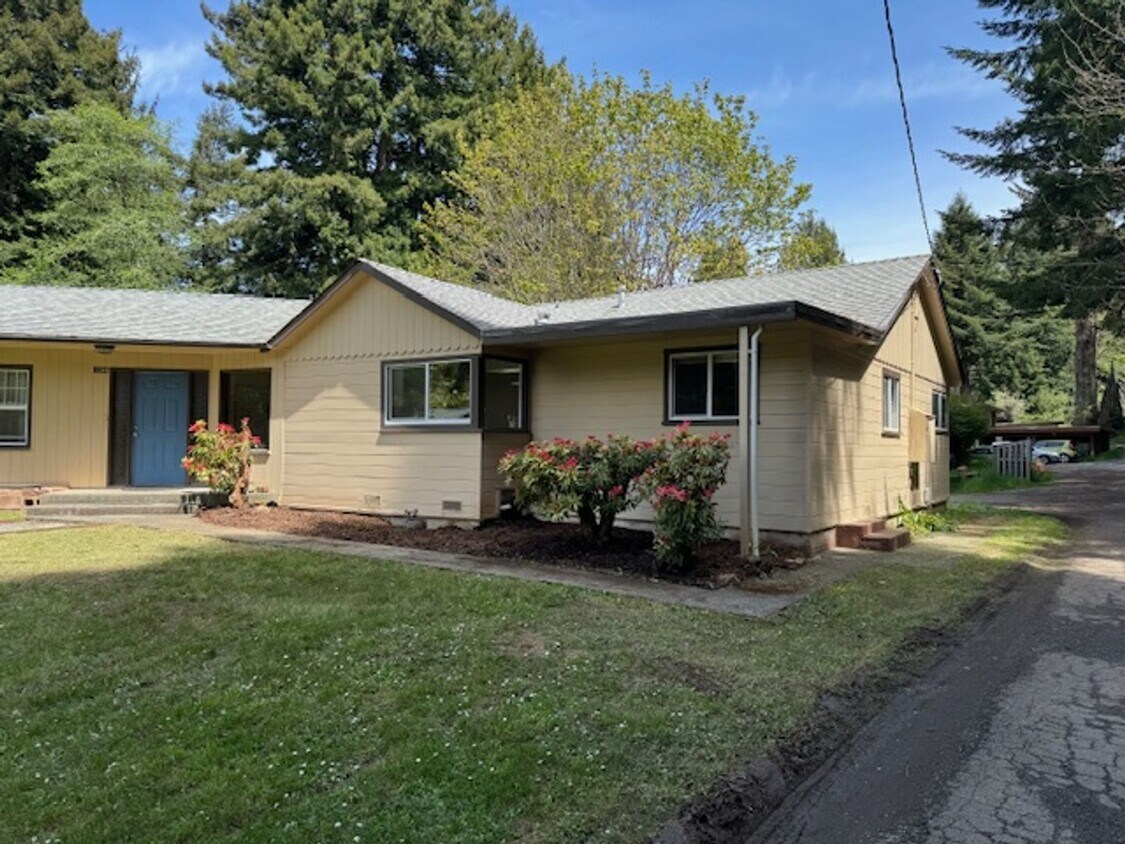 1184 Fickle Hill Rd Unit 1184 Fickle Hill RD, Arcata, CA 95521 Room