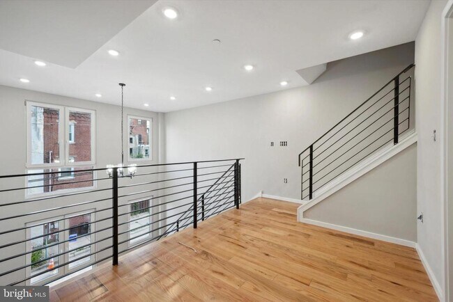 Building Photo - 1515 W Stiles St