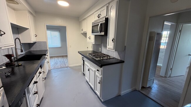 Building Photo - 4805 Saviers Rd