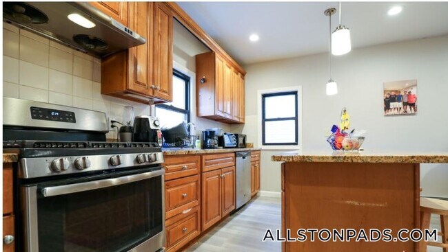 Building Photo - 117 Glenville Ave