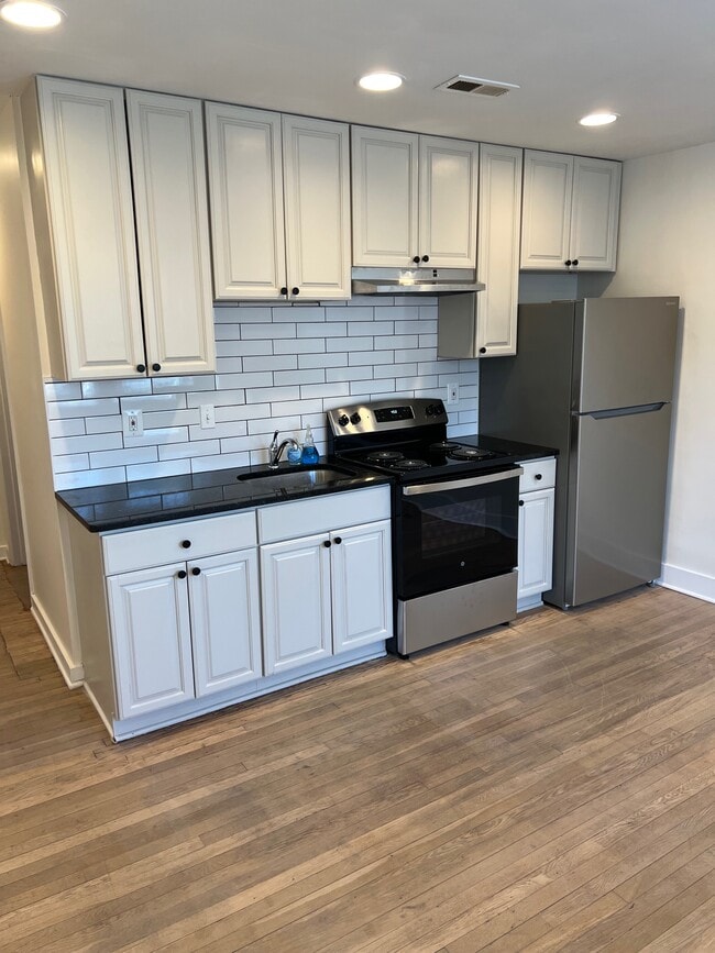 Kitchen - 1322 T St SE Apartments